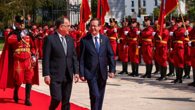 FOTO/ Presidenti Begaj pret homologun izraelit me ceremoni shtetërore