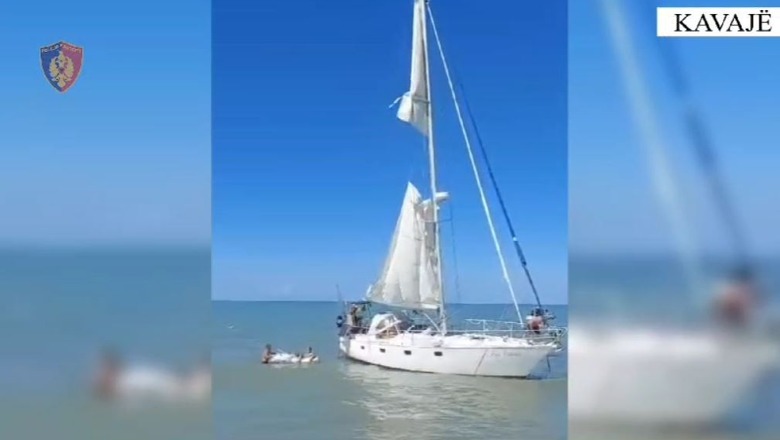 Ishte nisur nga Bari i Italisë, veliera e braktisur gjendet e ngecur në rërë në Karpen të Kavajës! Dyshohet se drejtuesi ra në det, u gjet dhe armë (VIDEO)