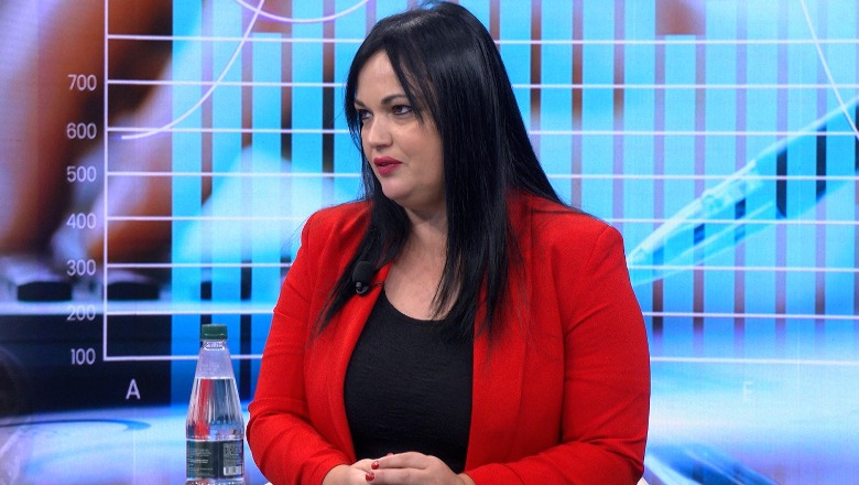 Indeksimi i pensioneve me 4.1%, ekspertja e Ekonomisë për Report Tv: E vonuar, rritja e remitancave tregon varfërim! Sako: Pensioni në qytet dhe fshat poshtë minimumit jetik