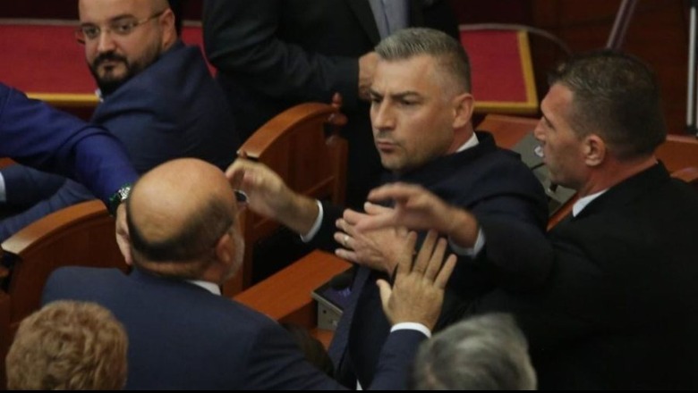 Bledion Nallbati goditi Vullnet Sinën në parlament, GJKKO pushon hetimet! Pranon kërkesën e SPAK