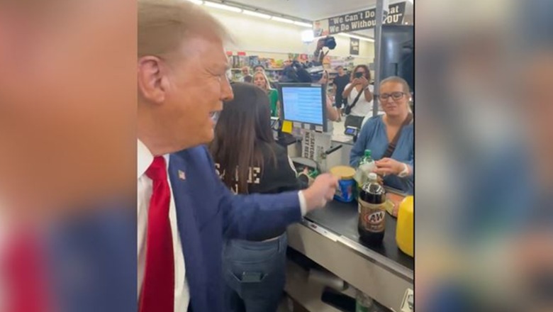 Hap portofolin dhe i dhuron 100 dollarë gruas në supermarket, video e Donald Trump bëhet virale: Bli diçka