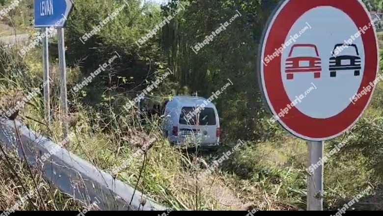 Aksident në aksin Fier-Levan, makina del nga rruga dhe përfundon në kanal! Ja si paraqitet gjendja e drejtuesit të automjetit