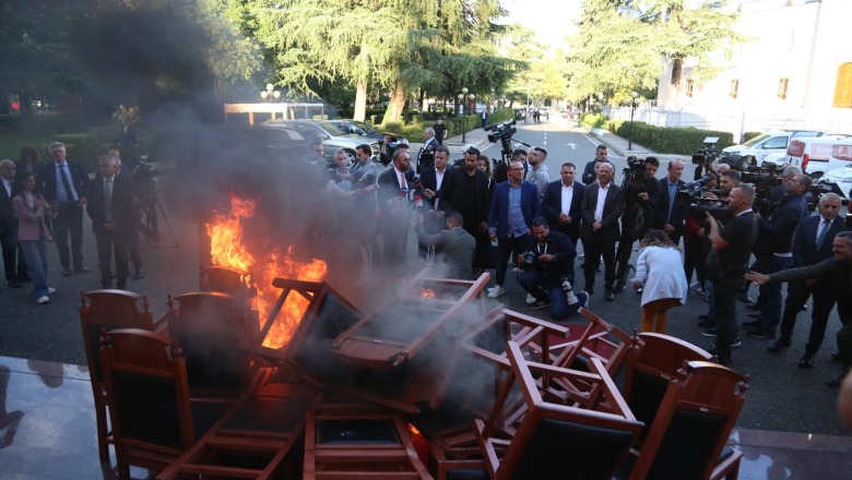 Ardi Stefa: Pengmarrësit e Demokracisë dhe shoqërisë