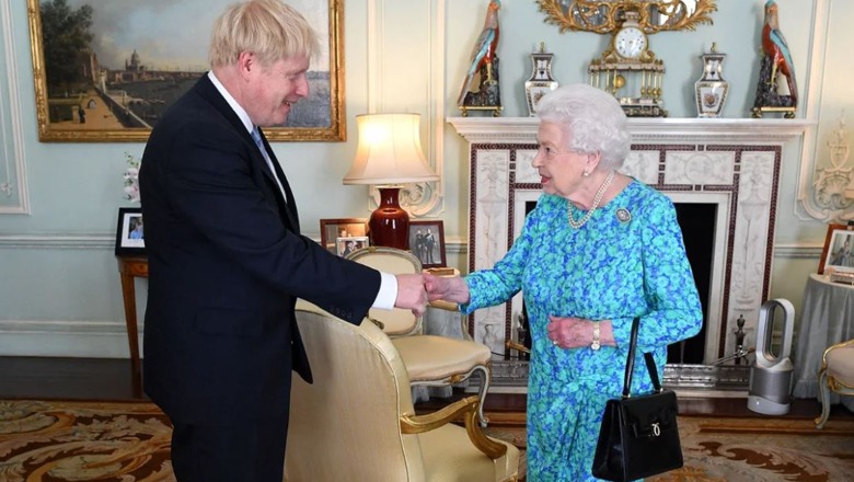 Boris Johnson thyen protokollin mbretëror, zbulon sëmundjen nga e cila vuante mbretëresha Elizabeth II