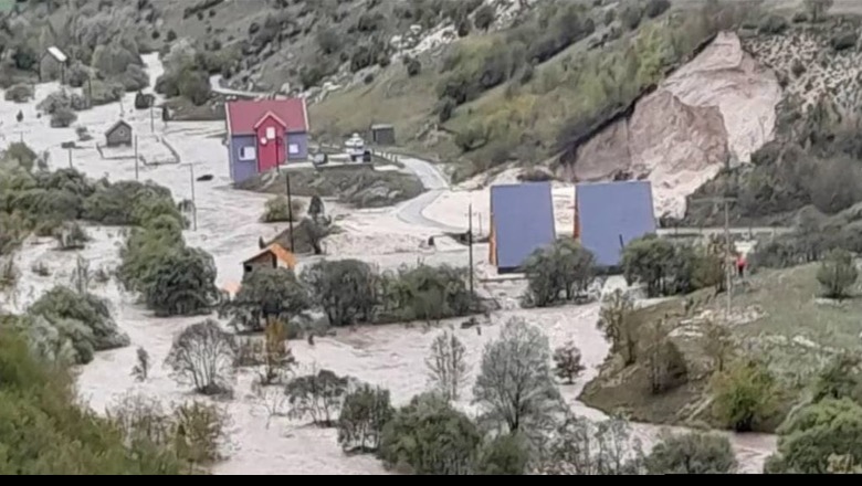 Përmbytje dhe në Malin e Zi, lumenjtë dalin nga shtrati! Qarkullimi në disa zona ndërpritet