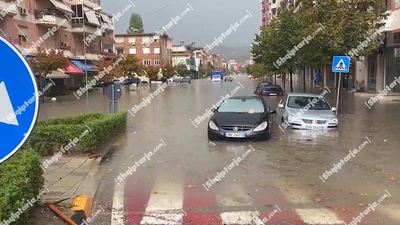 Si u përmbyt Vlora? Pa investime e shkelje nga institucionet! Plehra e ndërtime pa leje në kanal! Hidrovori në varësi të Ministrisë së Infrastrukturës, as 30% funksional (VIDEO)