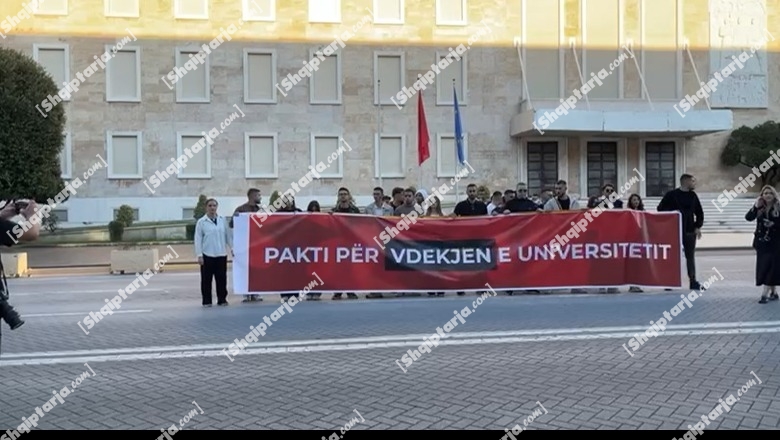 ‘Pakti për vdekjen e Universitetit', protestuesit e parë para Kryeministrisë