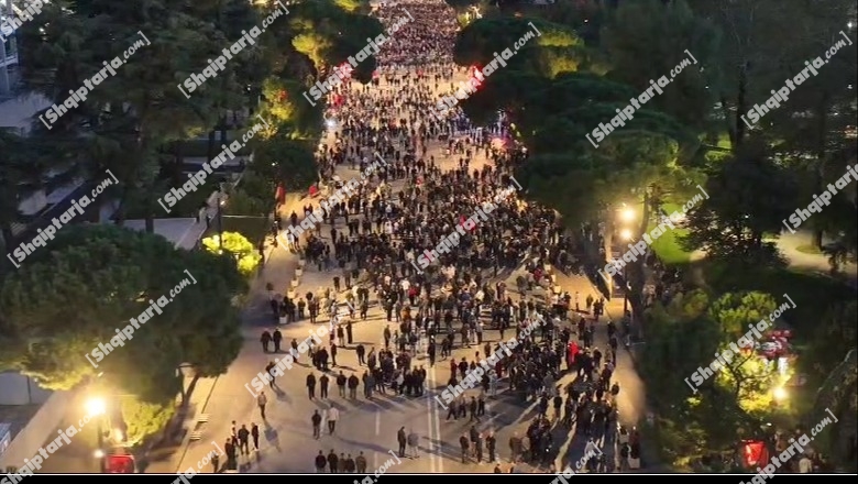 Ekskluzive/ Pamjet me dron të protestës para kryeministrisë! Shikoni sa njerëz mblodhi Partia Demokratike