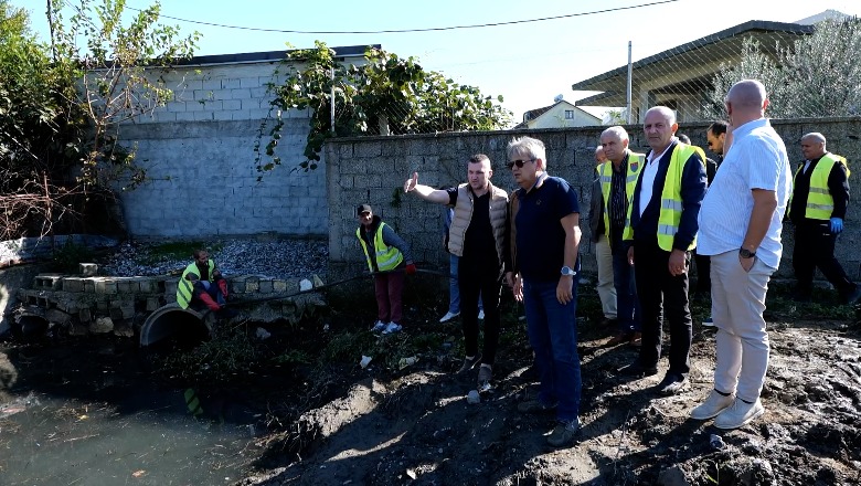 Rreziku i përmbytjeve, Bashkia Shkodër nis punën për lirimin e kolektorëve! Beci: Asnjë tolerim, s’mund të rrezikojmë qytetin për ndërtime pa kriter në këto zona