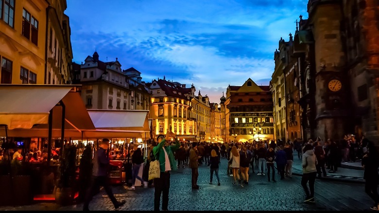 Praga 'luftë' me turistët pijanecë: Urdhëron të kufizohet frekuentimi i klubeve gjatë natës