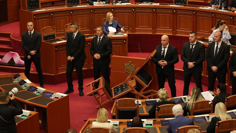 Kuvendi seancë plenare në orën 17:00, Grupi i PD mblidhet në 15:00 për të vendosur aksionin opozitar