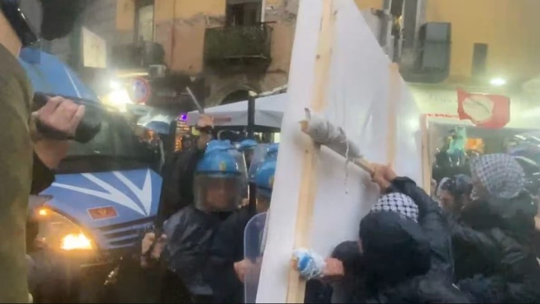 Mblidhen ministrat e G7 në Napoli, protestuesit sfidojnë zonën e kuqe dhe përleshen me policinë! Hidhet gaz lotsjellës dhe goditet me shkopinj gome