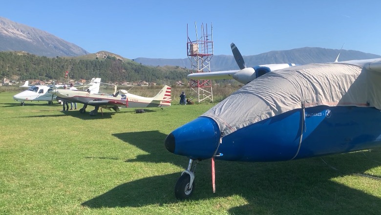 Me avion sportiv nga Bari në Gjirokastër, realizohet fluturimi i parë ndërkombëtar! Në aerodrom vendoset Policia Kufitare