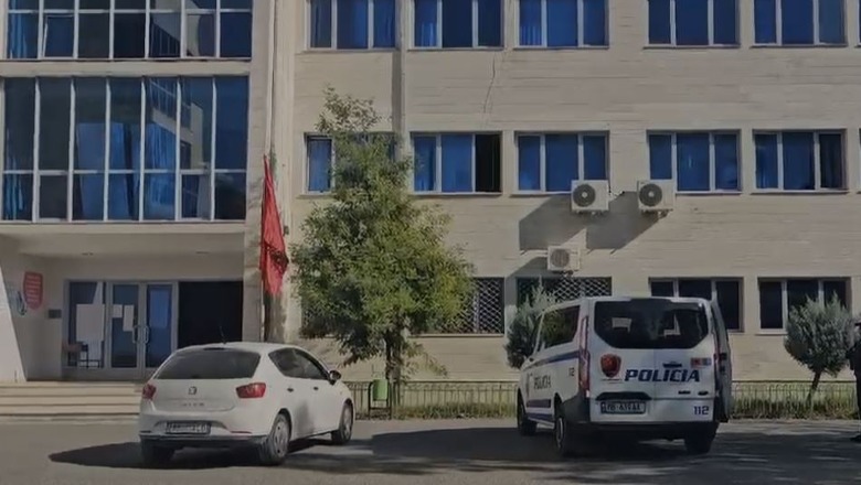 ‘Furtunë’ në Universitetin e Elbasanit, arrestohen 7 pedagogë të Mësuesisë! U merrnin studentëve deri në 500 euro për provim, në pranga edhe sekseri (EMRAT)