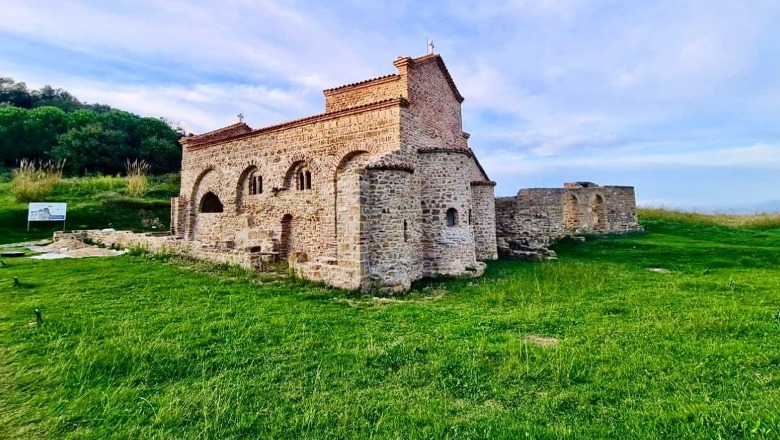 Zbulohen portrete dhe figura shenjtorësh gjatë punimeve në Kishën e Shna Ndout në Kepin e Rodonit