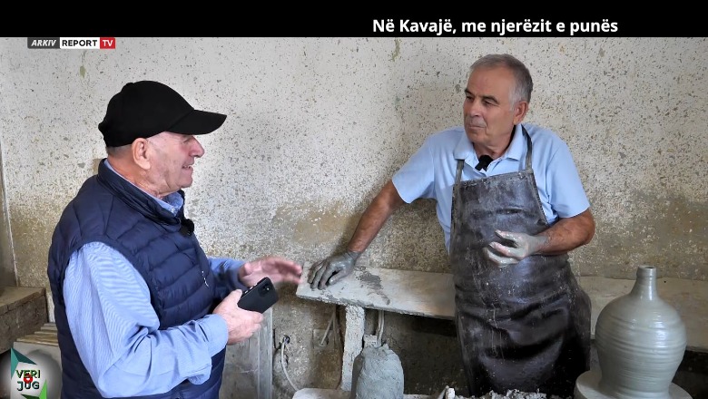 ‘Veri Jug’/ Në Kavajë, me njerëzit e punës! Artizani prodhon enë balte në një vegël primitive! Rrëfen si e ka trashëguar zanatin ndër breza