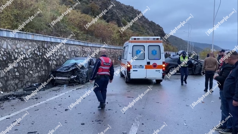 Aksident me 3 të plagosur, bllokohet për 1 orë e gjysmë aksi Pogradec-Lin (VIDEO)