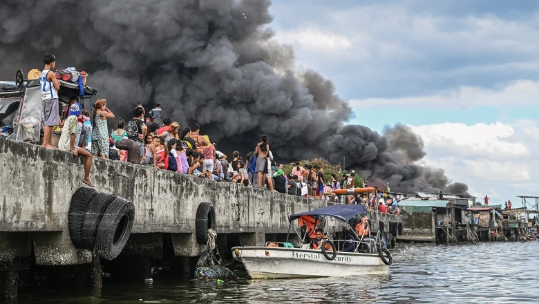 Merr flakë gjithë lagjja në Filipine, digjen mbi 1000 banesa, zhvendosen 8 mijë banorë