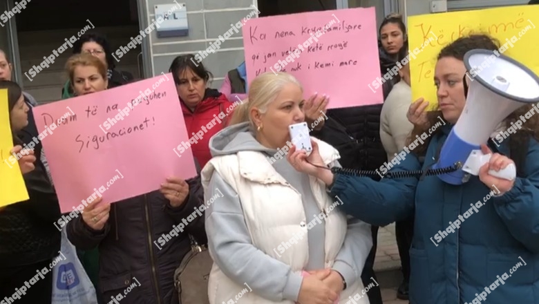 Vlorë/ 250 punonjës të Fasonerisë në protestë për kushtet e punës, 8 muaj nuk paguhen siguracionet