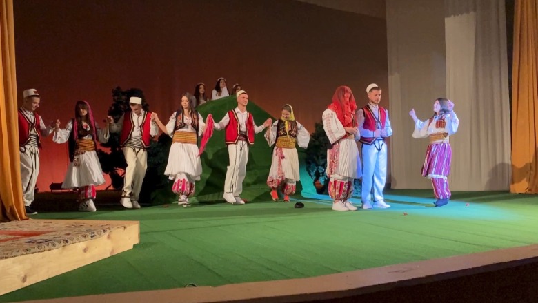 Shfaqja teatrale 'Tumja e Kajës' rikthen traditën në Kukës