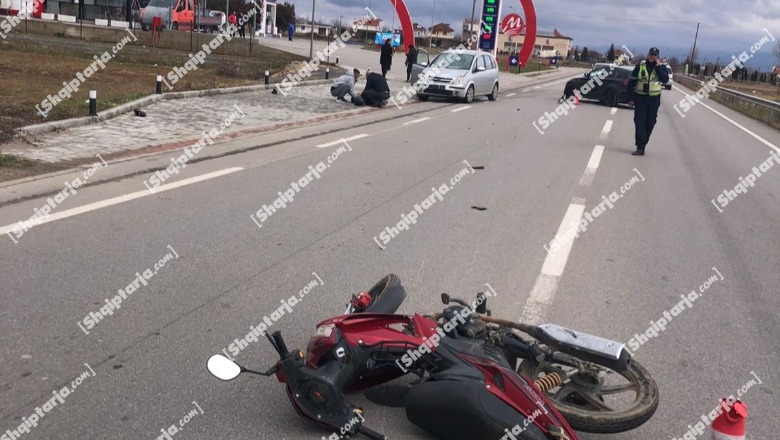 Aksident në Korçë/ Motori përplaset me makinën, 1 i plagosur