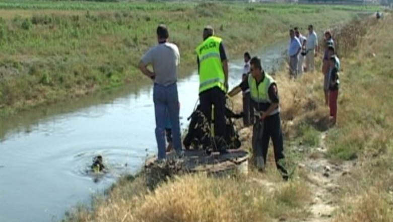 Durrës/ Babai e shpalli të humbur dje, gjendet i pajetë në kanal 33-vjeçari! Policia: Dyshohet se u rrëzua aksidentalisht nga ura