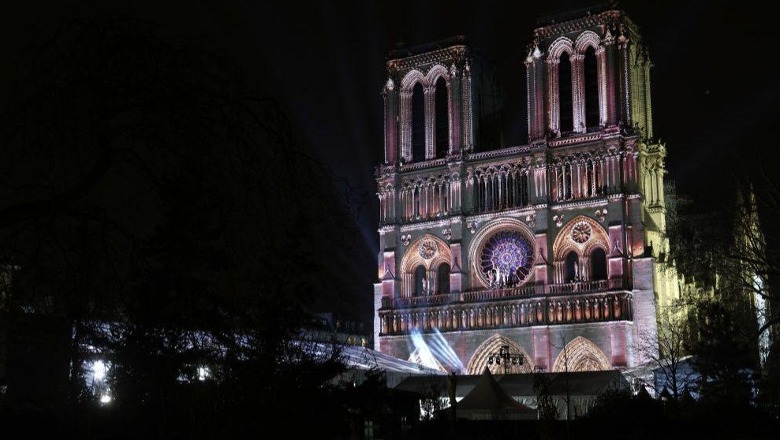 Pas 5 vitesh, rihapet zyrtarisht katedralja 'Notre-Dame' në Paris