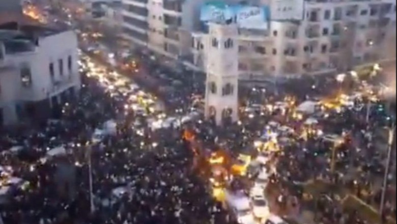 VIDEO/ Mijëra sirianë mbushin rrugët e Damaskut për të festuar rënien e regjimit të Bashar al-Assad