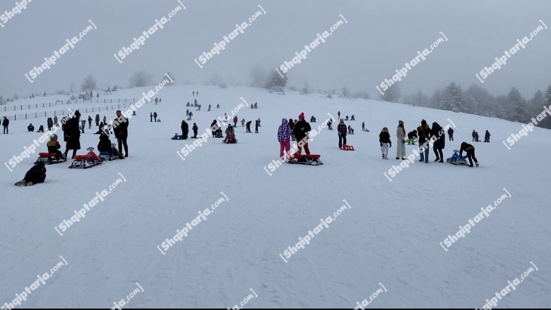 Destinacioni ‘kryefjalë’ i këtij dimri, qytetarë të shumtë nga Shqipëria kalojnë fundjavën në Prevallë të Prizrenit