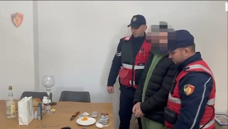 Fier/ Shpërndante kokainë në doza, pranë gjimnazeve, arrestohet 29 vjeçari (EMRI)