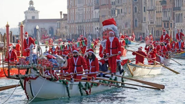 Itali, babagjyshët me gondola, garojnë në kanalin e madh në Venecia