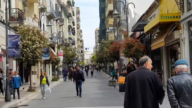 Bie numri i shqiptarëve me leje qëndrimi në Greqi