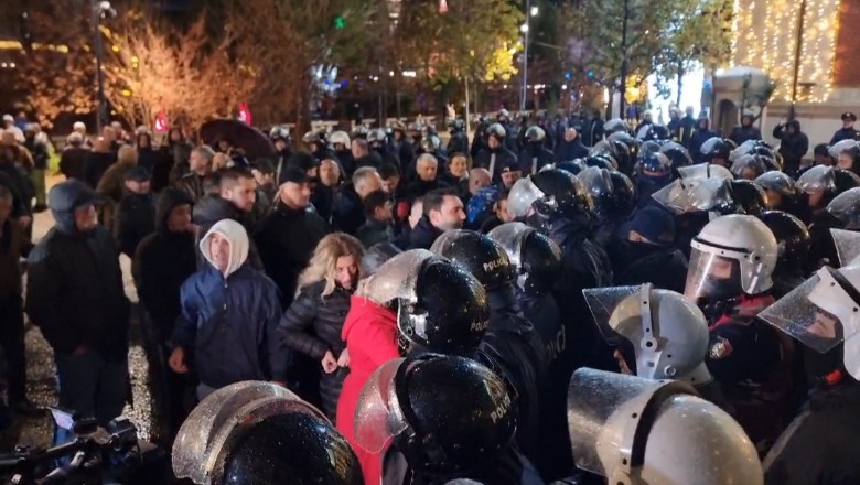 Protesta e 23 dhjetorit/ 7 protestuesit dalin para Gjykatës Penale për masën e sigurisë! Të pranishëm edhe përfaqësues nga PD