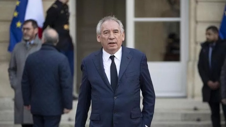 Francë/ Formohet qeveria Bayrou, mes ministrave ish-kryeministrat Valls dhe Borne