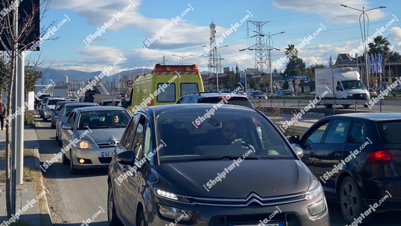 VIDEOLAJM/ Shikoni trafikun kilometrik në hyrje e dalje të Tiranës