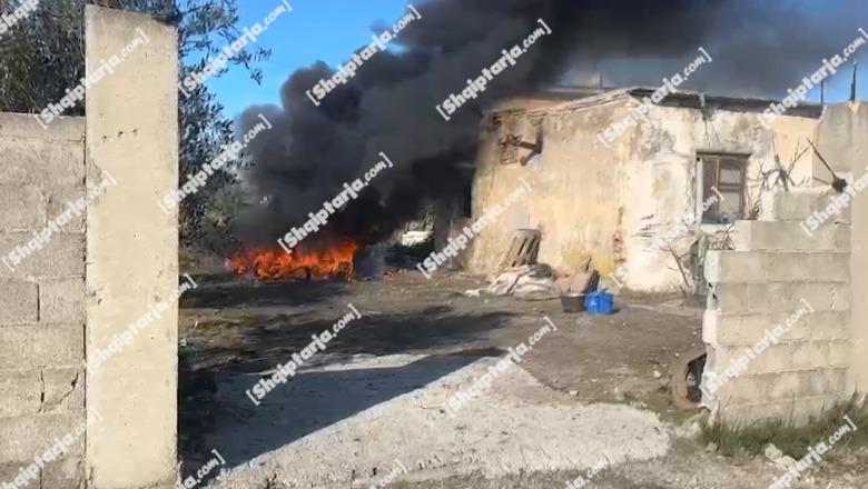 Vlorë/ Gruaja i vendos flakën gomave të makinës pranë ish-fabrikës së Sodës, tymi i zi mbulon zonën