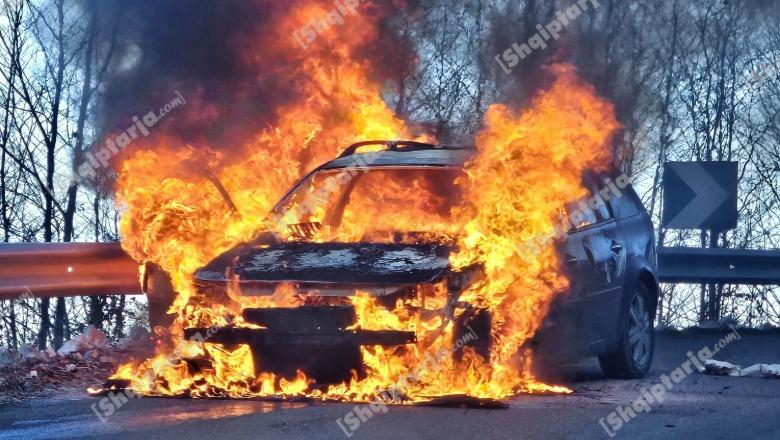 Dibër/ Digjet një automjet në rrugën e Arbrit, shkak ishte mbinxehja 