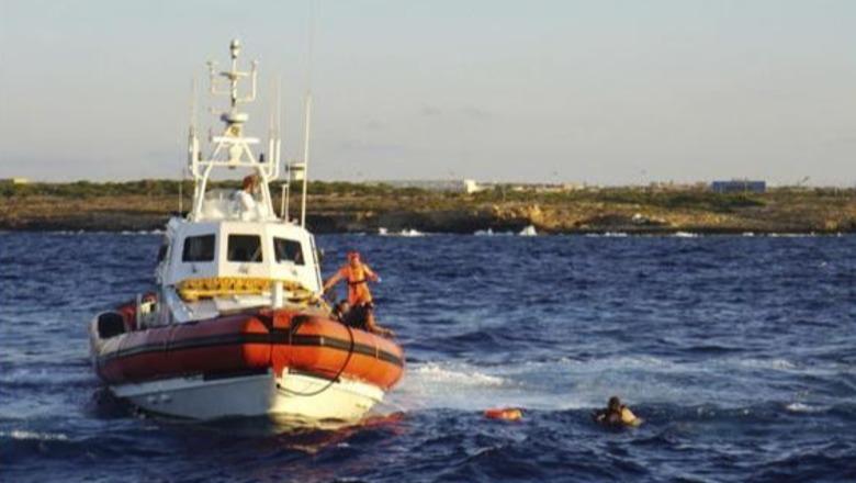 Itali/ Mbytja e anijes në Lampedusa, vijon kërkimi për 20 emigrantët e humbur në det