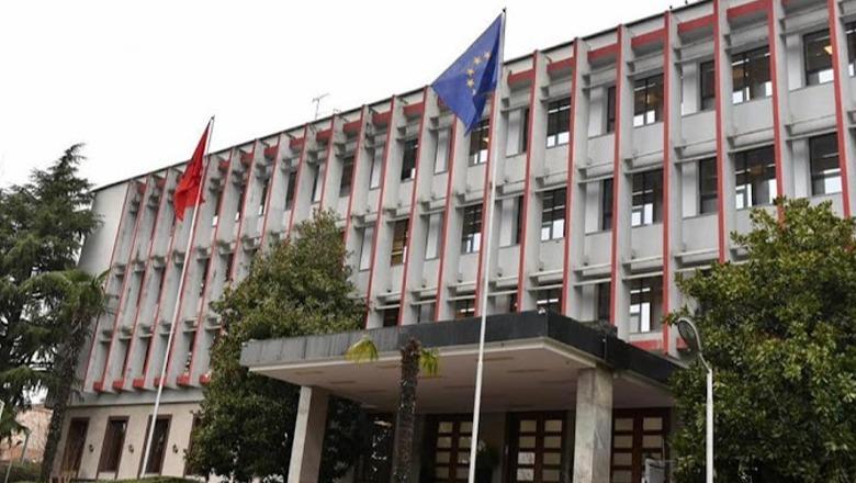 Ministria e Jashtme reagon për tragjeditë në Mal të Zi dhe SHBA: Ngushëllimet tona më të thella familjet e të gjitha viktimave