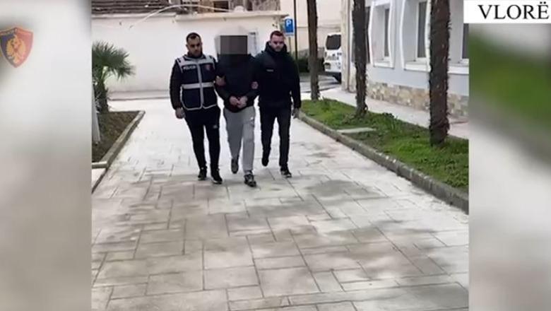 Vlorë/ I vodhi me dhunë çantën një të huaje, në pranga 17 vjeçari! Një tjetër arrestohet për armëmbajtje pa leje 