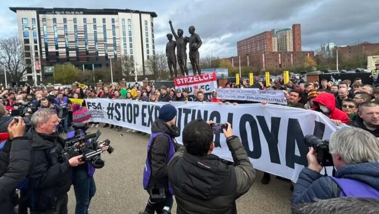 Rivaliteti është lënë pas, tifozët e futbollit në Angli protestojnë për rritjen e çmimeve të biletave