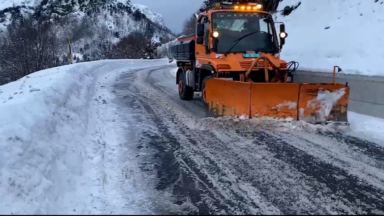 Bora/ Në qarkun e Shkodrës izolohen fshatrat malorë Rruga për në Theth me ngrica!  Fushë Arrëz - Qafë Mali thuajse e pakalueshme