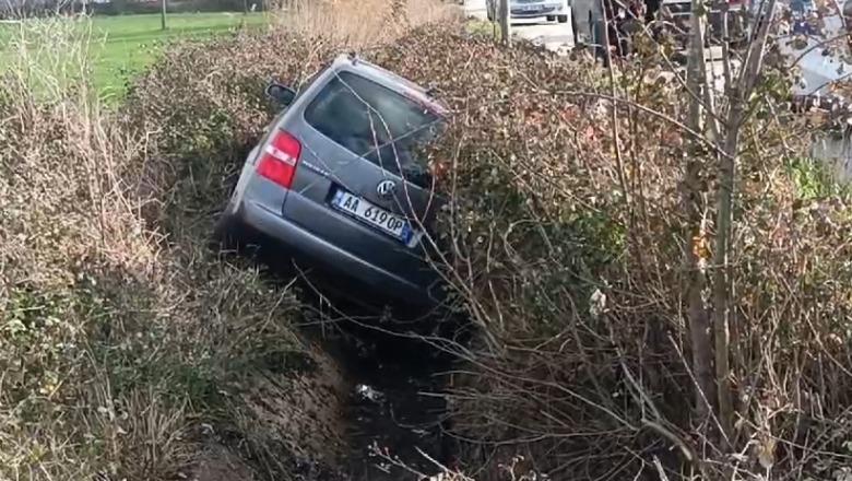 Aksident në fshatin Bubullimë të Lushnjës! Makina del nga rruga dhe përfundon në kanal, 3 të plagosur