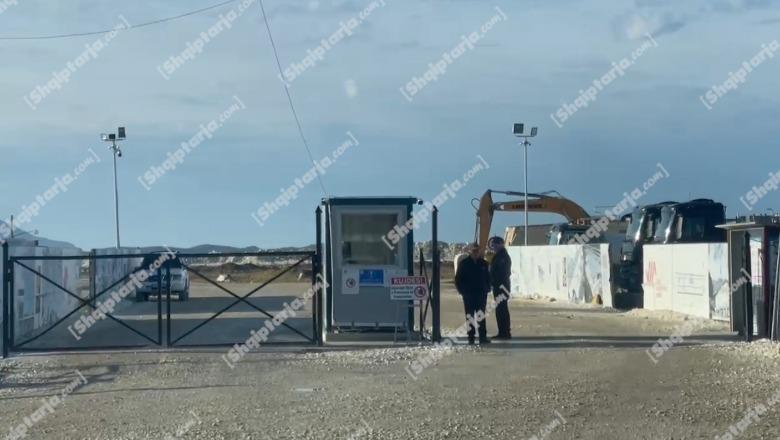 Punëtori 60 vjeçar vdes në kantierin e ndërtimit në aeroportin e Vlorës, e përplasi fadroma! Arrestohet shoferi (EMRAT)