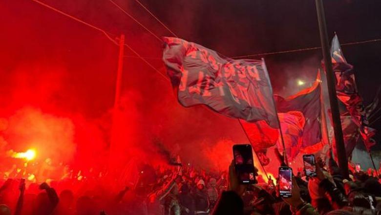 Napoli pa gjumë, 5 mijë tifozë presin ekipin në 3 të mëngjesit pas fitores me Atalantën! Barça 1 fitore në 8 ndeshje në kampionat (VIDEO)