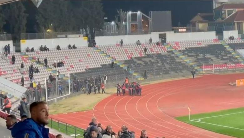 Momente tensioni në 'Elbasan Arena', ka të lënduar! Policia shoqëron disa tifozë