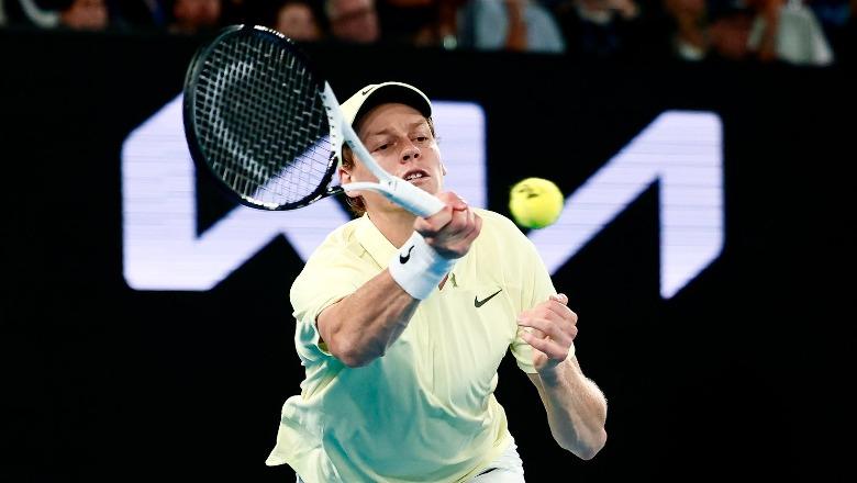 Australian Open/ Jannik Sinner i pamposhtur, fiton kundër De Minaur dhe gjen Shelton në gjysmëfinale