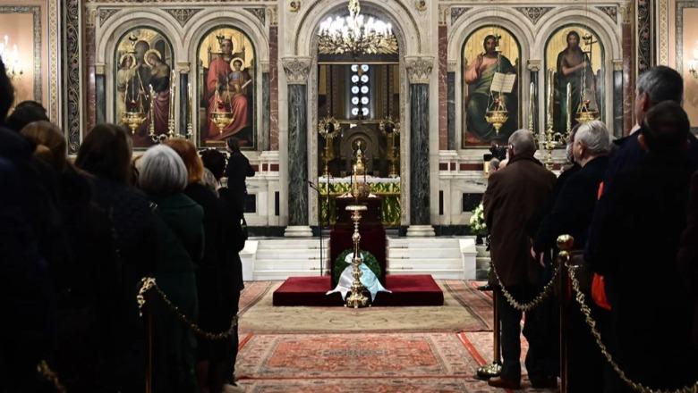 Greqia nderon Anastasin, sot shërbesa e liturgjisë hyjnore në Mitropolinë e Athinës, merr pjesë dhe kryeministri Mitsotakis