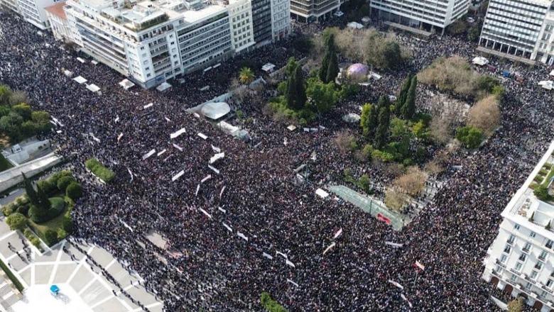 Mijëra qytetarë protestojnë në Greqi: Duam drejtësi për aksidentin e Tempit