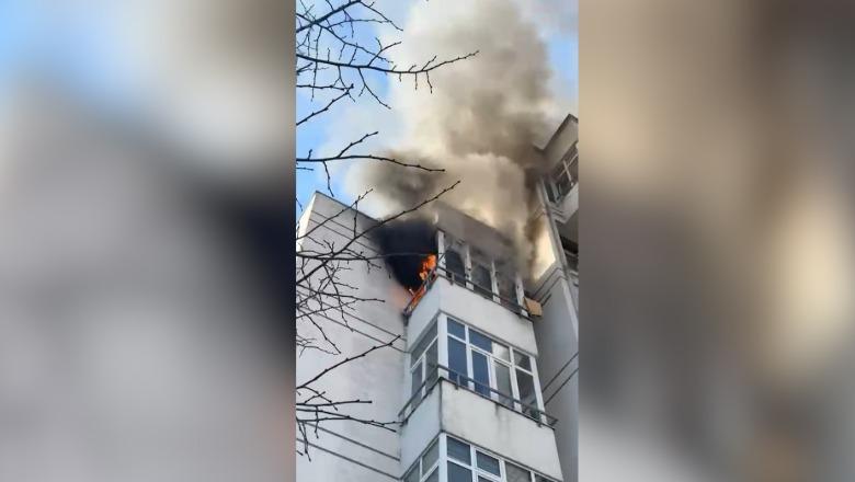 Kukës/ Bombola e gazit shkrumbon apartamentin në katin e pestë, shpëtojnë 3 familjarët! Po gatuanin, dëme të shumta materiale (VIDEO)